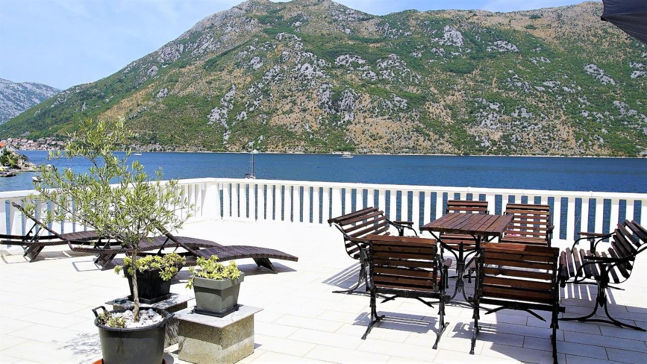 Penthouse Stoliv New Spa-Pool Villa Is Located 5M From The Sea, Exclusive Terrace,Private Jetty Wih Sunbeds, Pebble Beach, Secluded Location Total Area 375M2 At Your Disposal 科托尔 外观 照片