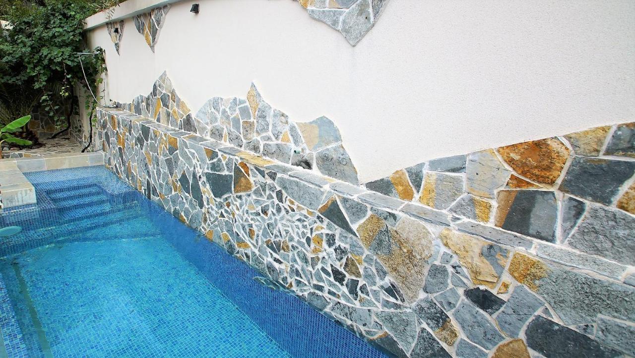 Penthouse Stoliv New Spa-Pool Villa Is Located 5M From The Sea, Exclusive Terrace,Private Jetty Wih Sunbeds, Pebble Beach, Secluded Location Total Area 375M2 At Your Disposal 科托尔 外观 照片