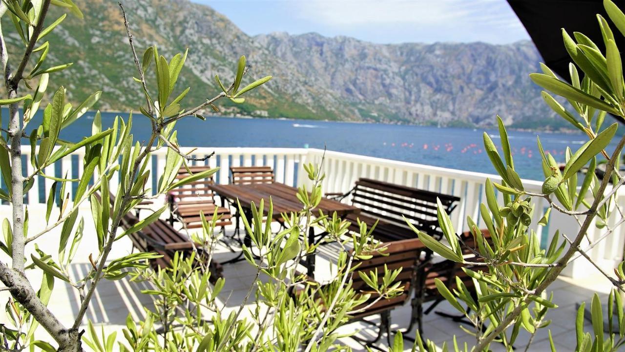 Penthouse Stoliv New Spa-Pool Villa Is Located 5M From The Sea, Exclusive Terrace,Private Jetty Wih Sunbeds, Pebble Beach, Secluded Location Total Area 375M2 At Your Disposal 科托尔 外观 照片