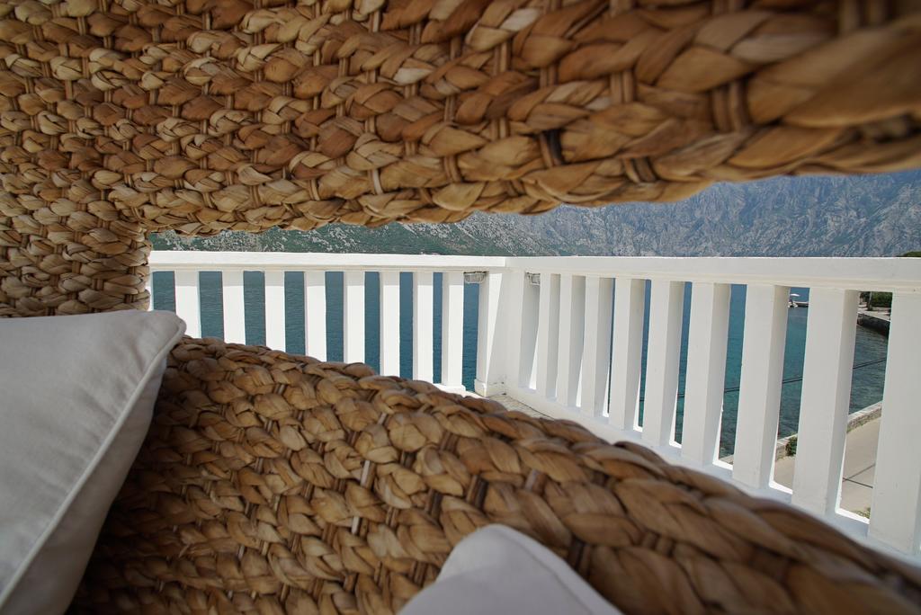 Penthouse Stoliv New Spa-Pool Villa Is Located 5M From The Sea, Exclusive Terrace,Private Jetty Wih Sunbeds, Pebble Beach, Secluded Location Total Area 375M2 At Your Disposal 科托尔 外观 照片