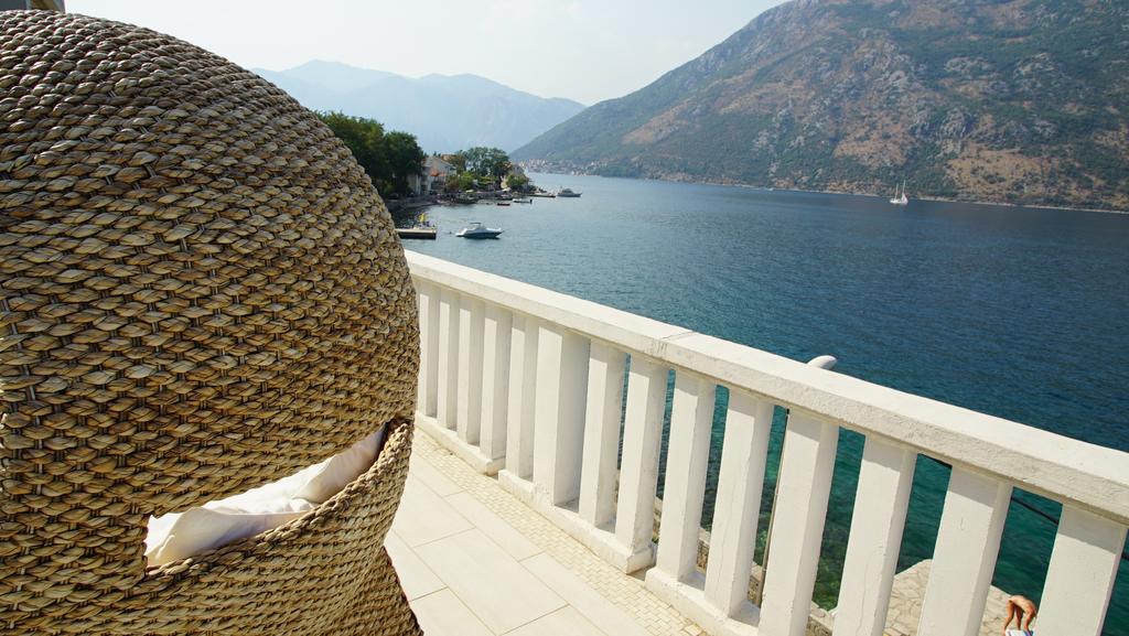 Penthouse Stoliv New Spa-Pool Villa Is Located 5M From The Sea, Exclusive Terrace,Private Jetty Wih Sunbeds, Pebble Beach, Secluded Location Total Area 375M2 At Your Disposal 科托尔 外观 照片