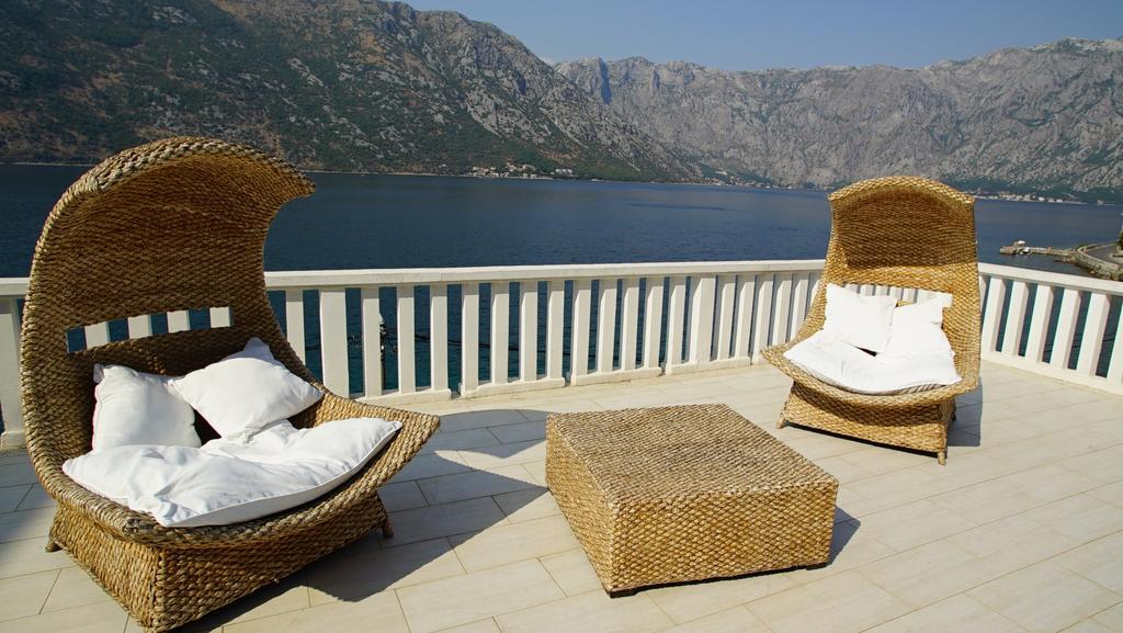 Penthouse Stoliv New Spa-Pool Villa Is Located 5M From The Sea, Exclusive Terrace,Private Jetty Wih Sunbeds, Pebble Beach, Secluded Location Total Area 375M2 At Your Disposal 科托尔 外观 照片