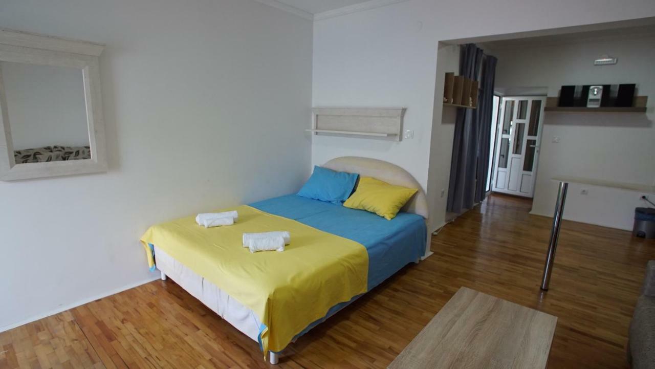 Penthouse Stoliv New Spa-Pool Villa Is Located 5M From The Sea, Exclusive Terrace,Private Jetty Wih Sunbeds, Pebble Beach, Secluded Location Total Area 375M2 At Your Disposal 科托尔 外观 照片